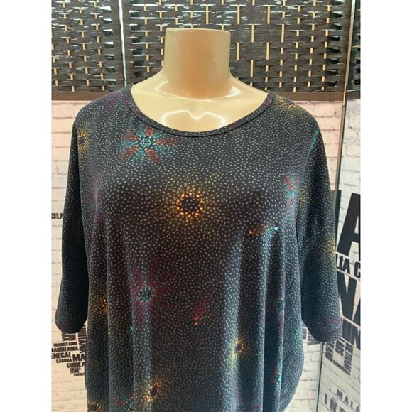 LulaRoe L Black Dot Galazy Print Crew Neck Step-Hem fitted 1/2 Sleeve Top - Picture 2 of 6